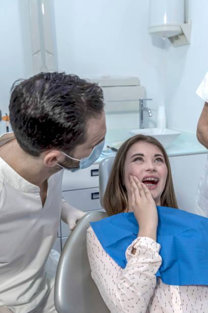 Best Emergency Tooth Extraction in Roosevelt Gardens, FL